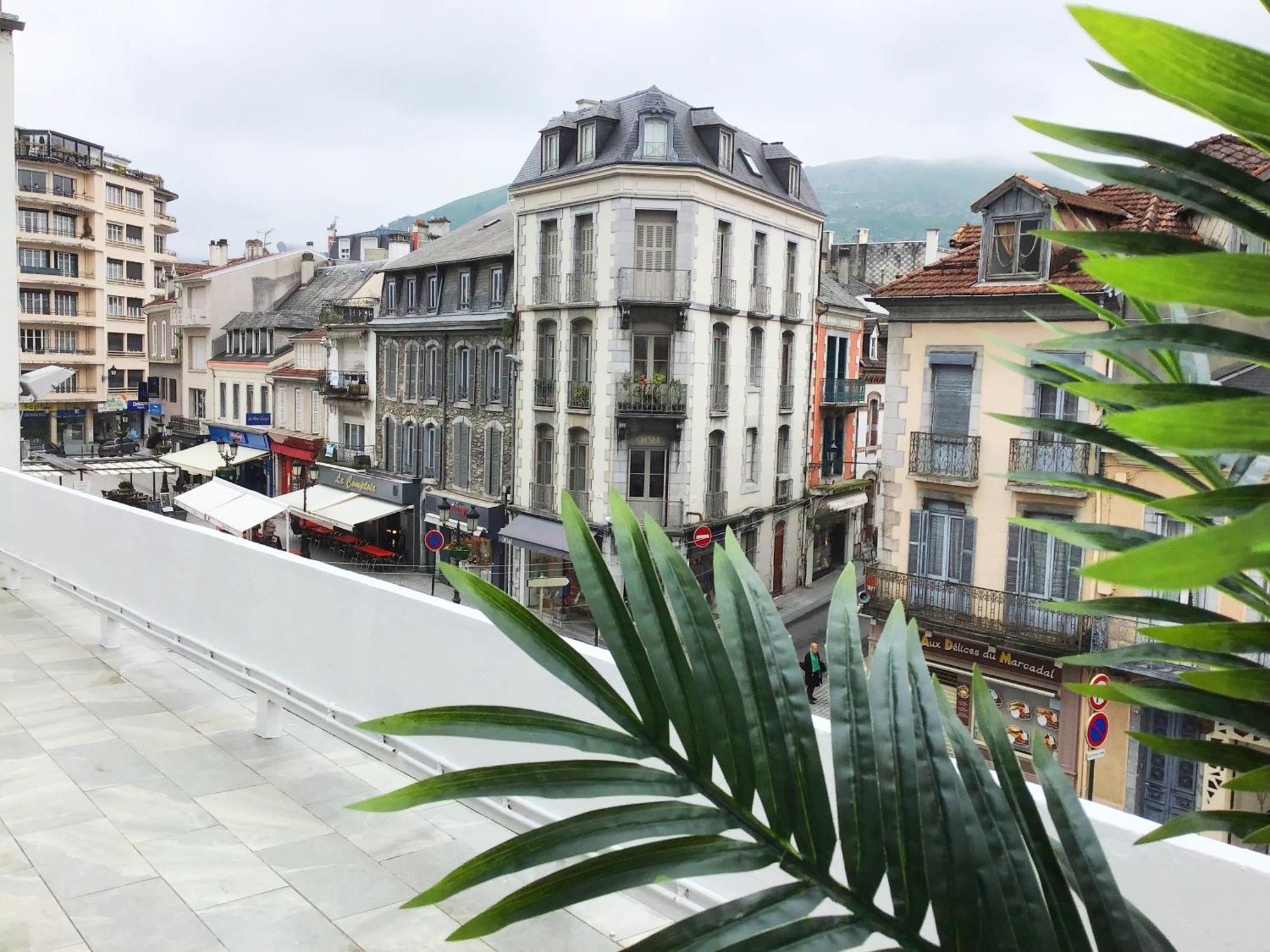 Appartement Le Soleil 140 M2 Climatise Parking Prive Proche Sanctuaires Lurdy Exteriér fotografie